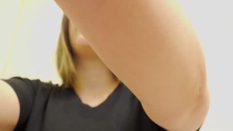 Snapshot of aveksmr chatting on 10/09/25, 07:12 Kate online show from 10/09/25, 07:12