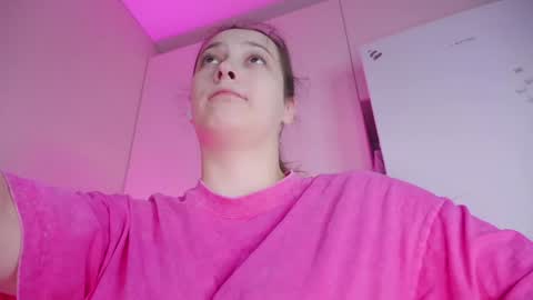 Snapshot of aveksmr chatting on 11/11/25, 11:21 Kate online show from 11/11/25, 11:21