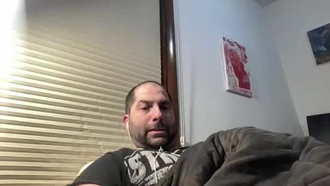 Snapshot of averagejoe345977 chatting on 02/15/26, 08:24 averagejoe345977 online show from 02/15/26, 08:24