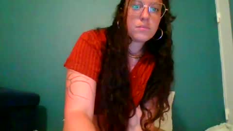 Snapshot of averagewifey chatting on 07/11/26, 10:11 averagewifey online show from 07/11/26, 10:11