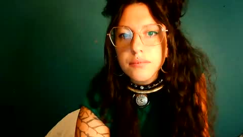 Snapshot of averagewifey chatting on 07/13/26, 11:40 averagewifey online show from 07/13/26, 11:40