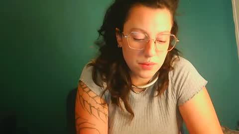 Snapshot of averagewifey chatting on 07/23/26, 10:29 averagewifey online show from 07/23/26, 10:29