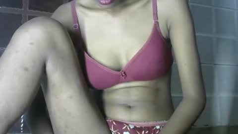 avery_lust01 online show from 05/01/26, 06:18