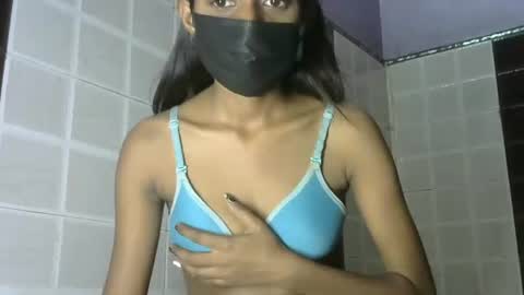 avery_lust01 online show from 05/16/26, 06:32
