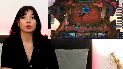 Snapshot of averywillow chatting on 02/06/25, 11:15 AveryWillow online show from 02/06/25, 11:15