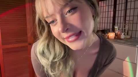 Snapshot of averyyy333 chatting on 10/18/25, 09:26 Avery online show from 10/18/25, 09:26