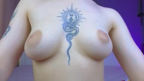 Snapshot of avgustina_love chatting on 02/04/26, 10:43 avgustina_love online show from 02/04/26, 10:43