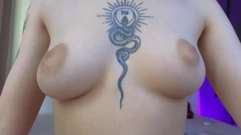 Snapshot of avgustina_love chatting on 03/01/26, 10:39 avgustina_love online show from 03/01/26, 10:39