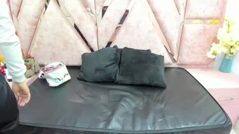 avi_thomsonn_ online show from 07/17/26, 02:29