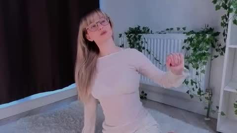 aviaveavi online show from 03/24/26, 02:22