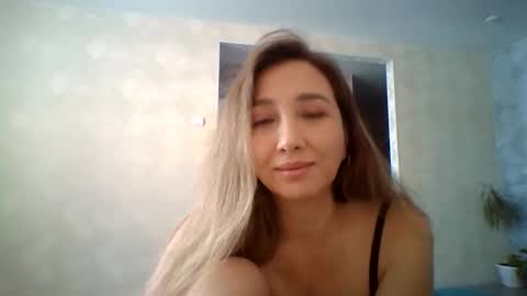 Snapshot of avinelra chatting on 04/10/26, 05:45 avinelra online show from 04/10/26, 05:45