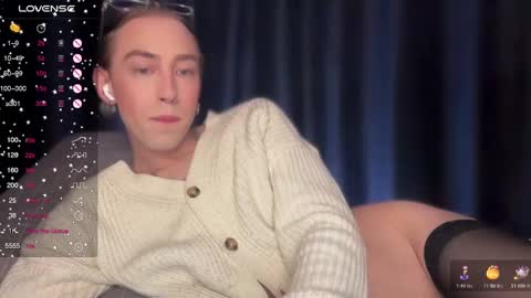 Snapshot of avril_pearly_ chatting on 12/16/24, 08:05 avril_pearly_ online show from 12/16/24, 08:05