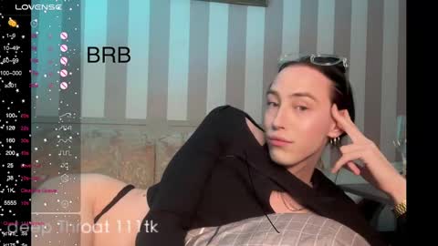 Snapshot of avril_pearly_ chatting on 01/02/25, 01:06 avril_pearly_ online show from 01/02/25, 01:06