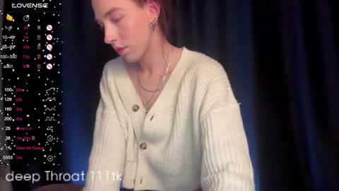 Snapshot of avril_pearly_ chatting on 01/02/25, 08:13 avril_pearly_ online show from 01/02/25, 08:13