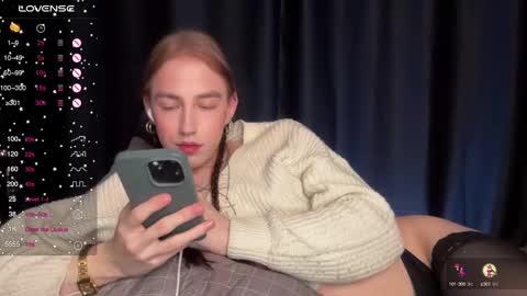 Snapshot of avril_pearly_ chatting on 01/17/25, 10:56 avril_pearly_ online show from 01/17/25, 10:56