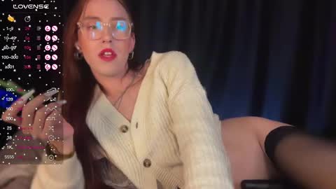 Snapshot of avril_pearly_ chatting on 02/13/25, 10:43 avril_pearly_ online show from 02/13/25, 10:43