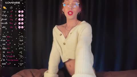 Snapshot of avril_pearly_ chatting on 02/15/25, 10:52 avril_pearly_ online show from 02/15/25, 10:52