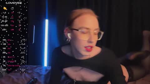 Snapshot of avril_pearly_ chatting on 03/06/25, 08:27 avril_pearly_ online show from 03/06/25, 08:27