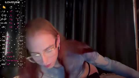 Snapshot of avril_pearly_ chatting on 10/03/25, 10:45 avril_pearly_ online show from 10/03/25, 10:45