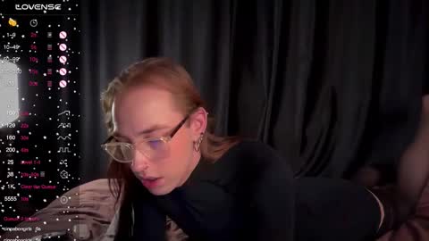 Snapshot of avril_pearly_ chatting on 10/26/25, 08:26 avril_pearly_ online show from 10/26/25, 08:26