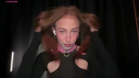 Snapshot of avril_pearly_ chatting on 06/22/26, 11:29 avril_pearly_ online show from 06/22/26, 11:29