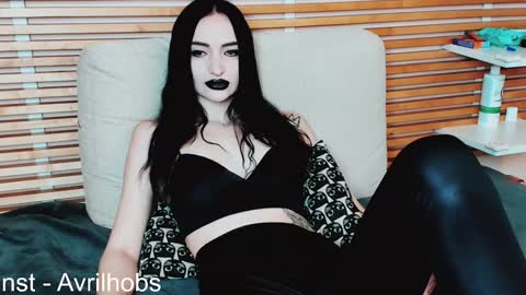 Avril online show from 01/29/25, 08:18