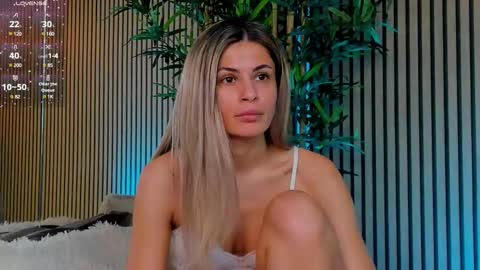 Snapshot of avrillcyrux chatting on 03/01/25, 07:51 AVRILL CYRUX online show from 03/01/25, 07:51