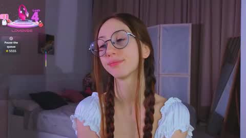 Avril online show from 11/14/25, 10:18