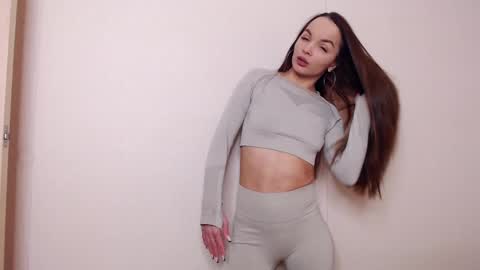 Snapshot of avrora_lew_ chatting on 02/02/25, 09:13 Avrora Inst online show from 02/02/25, 09:13