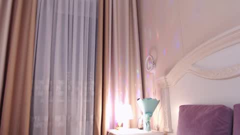 Snapshot of avrora_lew_ chatting on 03/11/25, 02:54 Avrora Inst online show from 03/11/25, 02:54