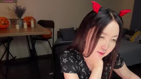 Snapshot of avroraromance chatting on 10/28/25, 02:53 Avrora online show from 10/28/25, 02:53