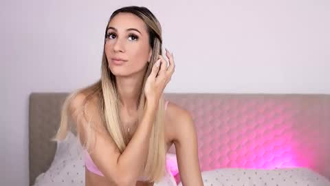 awalynch online show from 10/16/25, 04:35