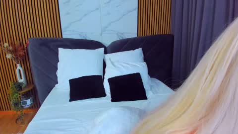 Ella online show from 02/10/25, 05:03