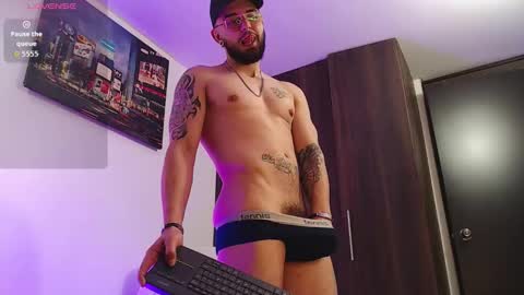 Snapshot of axel_7070 chatting on 03/12/26, 08:15 Independiente Model online show from 03/12/26, 08:15