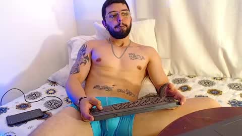 Snapshot of axel_7070 chatting on 05/16/26, 02:38 Independiente Model online show from 05/16/26, 02:38