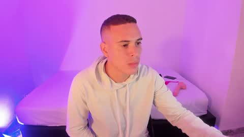 Snapshot of axel__fierro chatting on 04/14/26, 09:32 axel__fierro online show from 04/14/26, 09:32