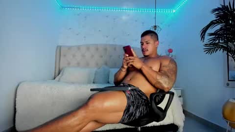 Axel Daviss online show from 09/12/25, 01:44