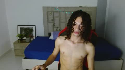 Snapshot of axel_fox7 chatting on 12/17/25, 12:05 Axel online show from 12/17/25, 12:05