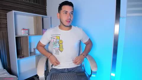 axel_grey_ online show from 09/15/25, 12:27