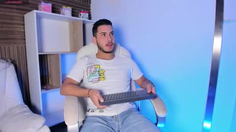 axel_grey_ online show from 10/07/25, 12:13