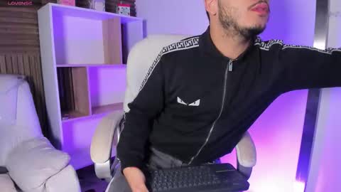 axel_grey_ online show from 10/10/25, 12:15