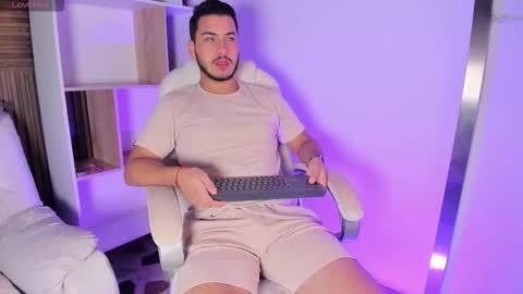 axel_grey_ online show from 10/13/25, 12:49