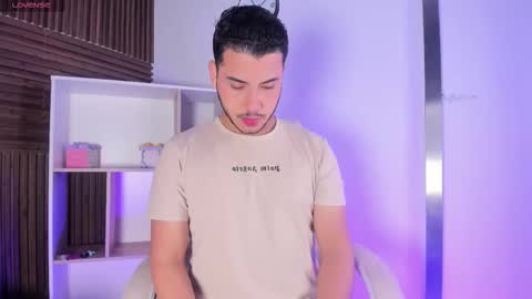 axel_grey_ online show from 11/07/25, 12:05