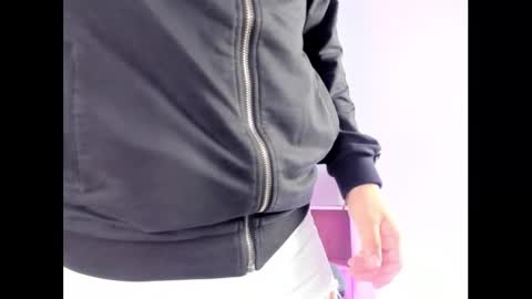 axel_grey_ online show from 01/13/26, 12:10