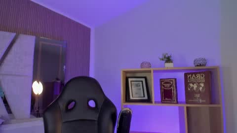 axel_grey_ online show from 06/01/26, 12:40