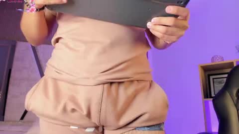 axel_grey_ online show from 07/04/26, 12:44