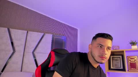 axel_grey_ online show from 07/08/26, 12:31