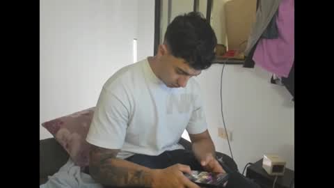 axel_hendrick online show from 07/04/26, 04:57