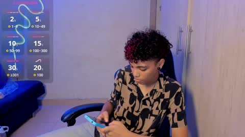 Snapshot of axel_luxxx chatting on 04/08/26, 05:35 Axel online show from 04/08/26, 05:35