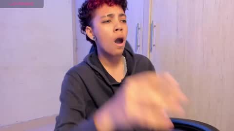 Snapshot of axel_luxxx chatting on 04/14/26, 02:45 Axel online show from 04/14/26, 02:45